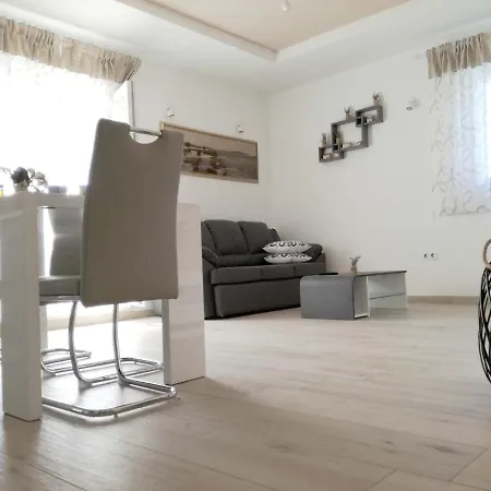 By The Sea Rukavac, - 15369 * Vis